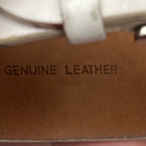 Guess Square Face Watch Genuine Leather White Wristband - Picture 4 of 4